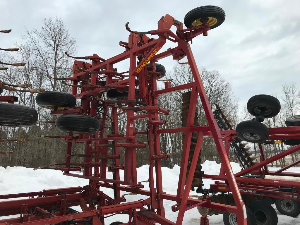 Sunflower 5552-51 56ft field cultivator; hyd fold; walking tandem wheels; s/n 5596-104.