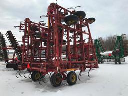 Sunflower 5552-51 56ft field cultivator; hyd fold; walking tandem wheels; s/n 5596-104.