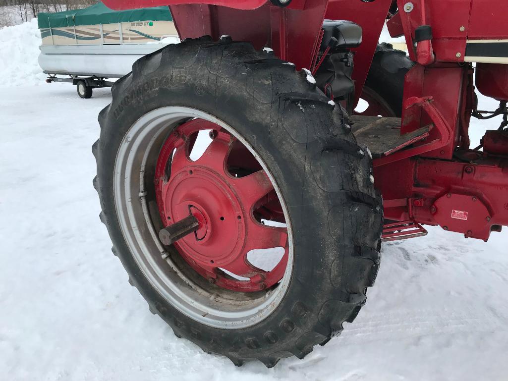 1977 IHC 686 tractor; open station; diesel; TA trans.; 13.6 x 38 rear tires; 2-hyds; rock box; 7,407