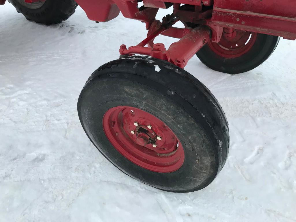 1977 IHC 686 tractor; open station; diesel; TA trans.; 13.6 x 38 rear tires; 2-hyds; rock box; 7,407