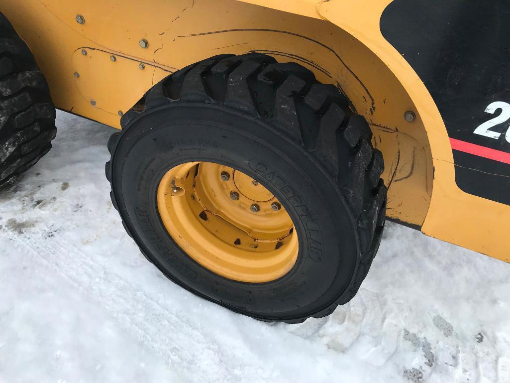 2002 Caterpillar 262 skid loader; OROPS; aux hyds; 12 x 16.5 tires; 2-spd; manual quick coupler; GP