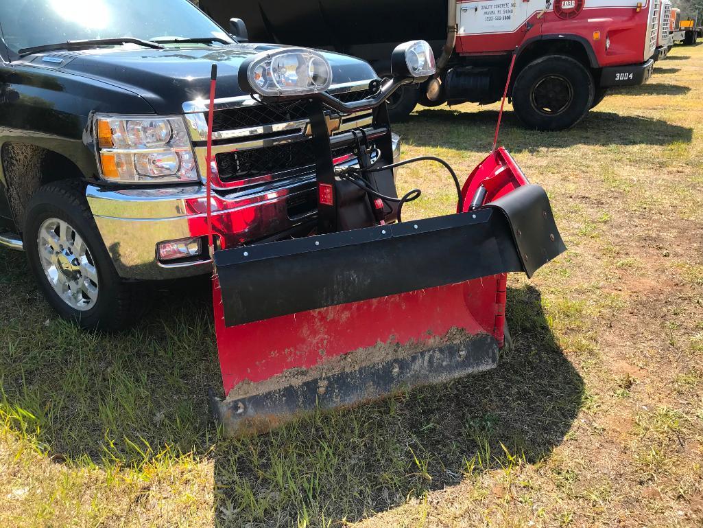 (TITLE) 2011 Chevrolet Silverado 2500 HD LT Z71 pickup truck; Duramax 6.6L diesel; 4x4; Boss 8ft 2in