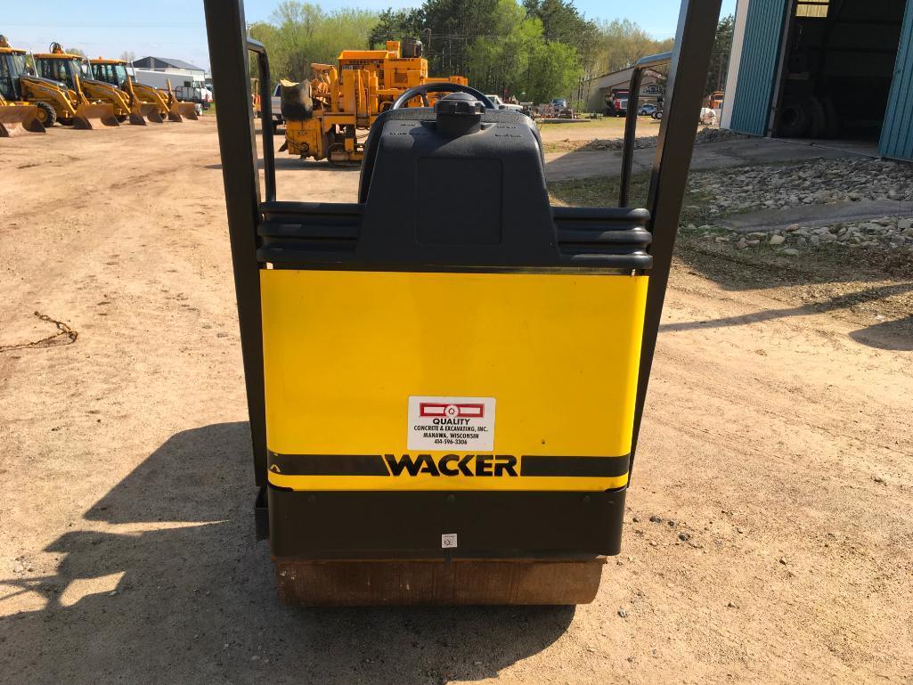 2001 Wacker RD11A double drum vibratory roller; 36in drums; Honda 18 hp. gas; water tank; 257 hours;