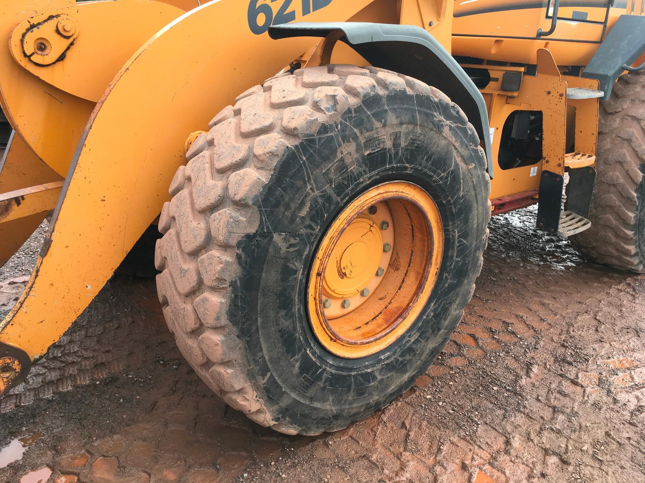 2004 Case 621D wheel loader; cab w/ AC; 20.5R25 tires; ACS quick coupler bucket; ride control; 7,957