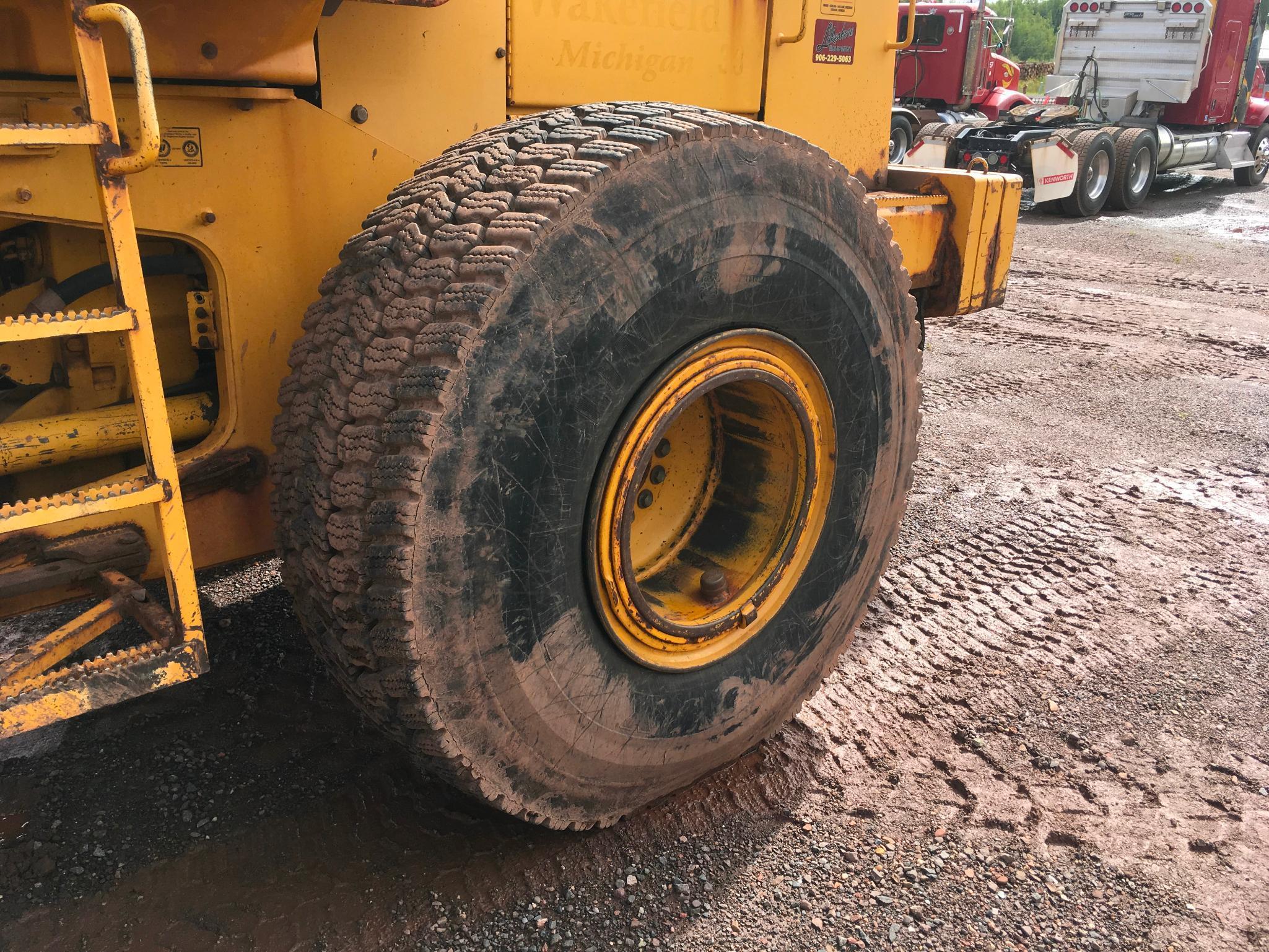 1997 John Deere 644G wheel loader; cab w/ heat; 23.5R x 25 radial tires; 3 yard ACS quick coupler