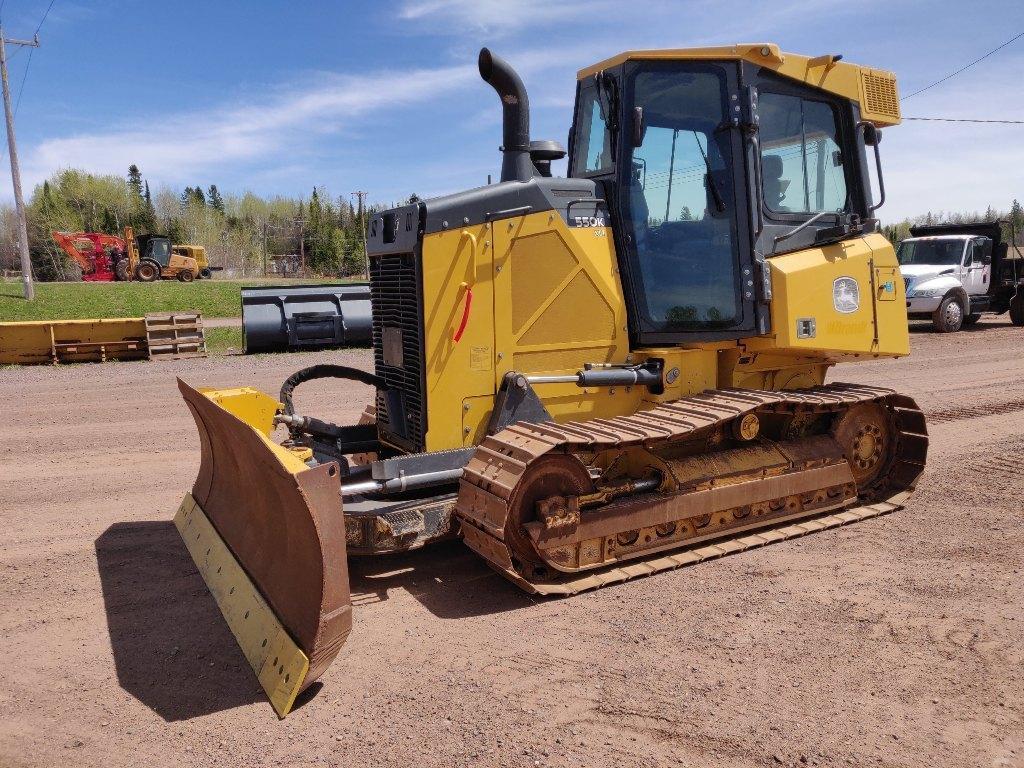 2016 John Deere 550K XLT crawler dozer; cab w/ AC; 6-way blade; hy stat trans; rear drawbar; 2,672