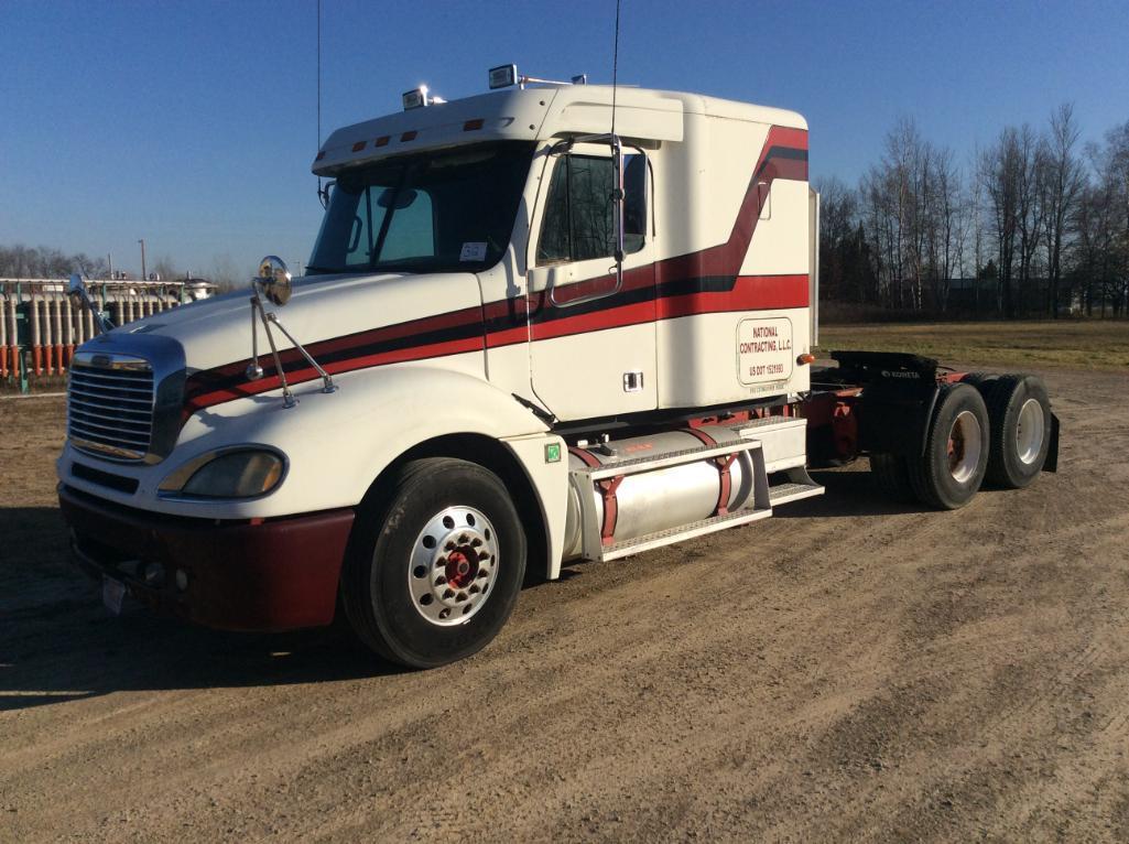 2001 Freightliner Columbia CL120 tandem axle sleeper truck tractor; Detroit 60 series 470 hp engine;