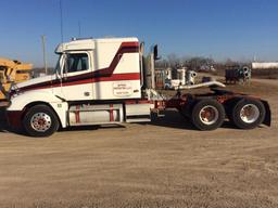 2001 Freightliner Columbia CL120 tandem axle sleeper truck tractor; Detroit 60 series 470 hp engine;