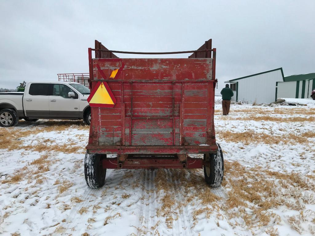 Hyd lift barge box on running gear.