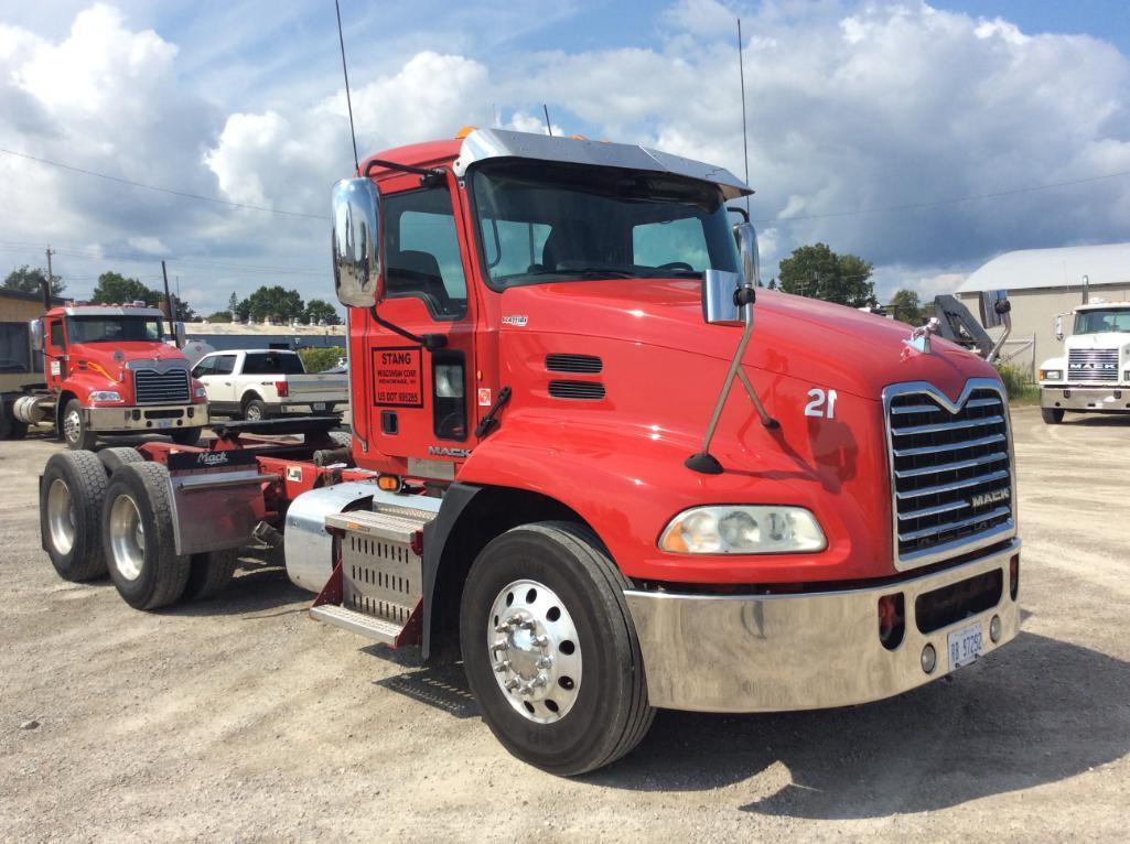 (TITLE) 2015 Mack CXU 613 tandem axle day cab tractor; Mack MP8-445C 12.8L engine; Mack M Drive auto