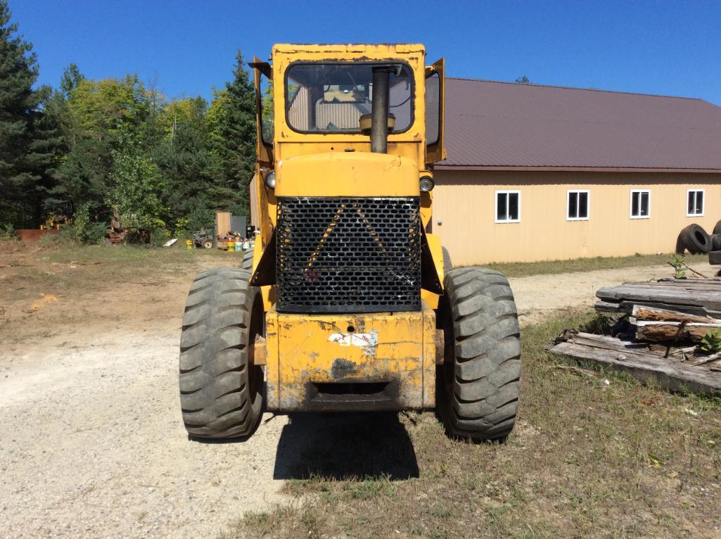 1970 John Deere 644 wheel loader; 17.5 x 25 tires; s/n 113163T; (Engine Smokes).