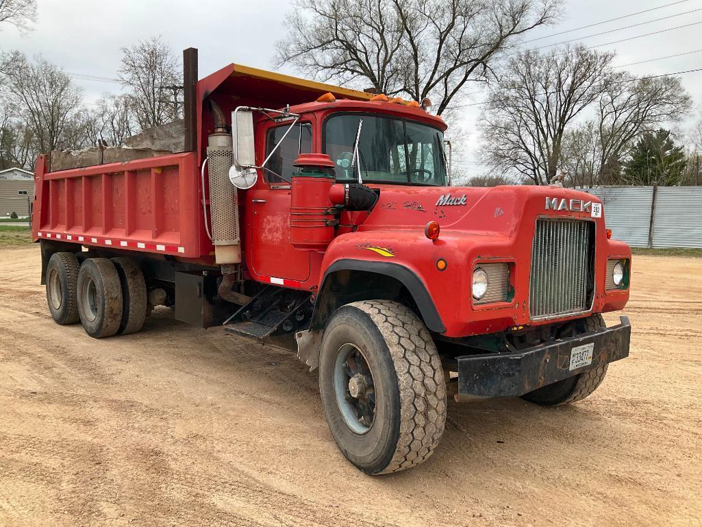 (TITLE) 1986 Mack RD685S tandem axle dump truck; Mack 300 HP engine; Maxitorque 7 sp transmission;