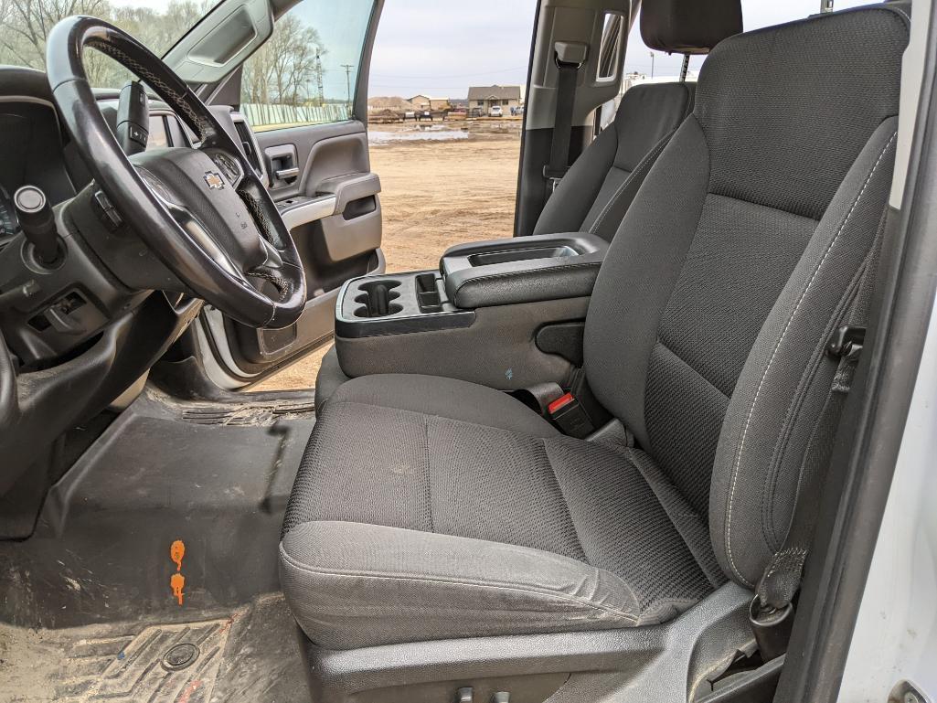 (TITLE) 2018 Chevrolet 1500 Silverado LT 4x4 crew cab pickup truck; 5.3 L engine; 131,492 miles