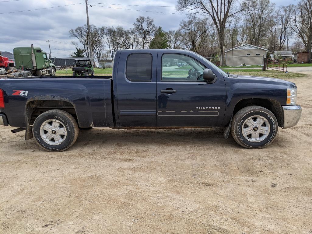 (TITLE) 2012 Chevrolet 1500 Silverado LT 4x4 ext. cab pickup truck; 5.3 L engine; 139,213 miles