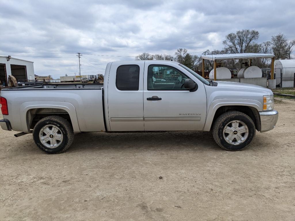 (TITLE) 2012 Chevrolet 1500 Silverado LT 4x4 ext. cab pickup truck; 5.3 L engine; 186,515 miles