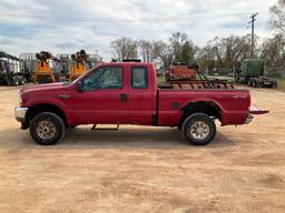 (TITLE) 2003 Ford F-250 Super Duty ext. cab 4x4 pickup truck; 5.4 L gas, auto; Western 7' plow;