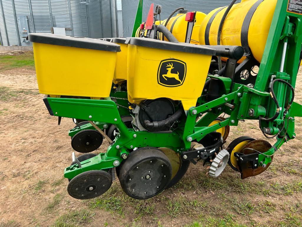 2016 John Deere 1755 6-row corn planter, liquid fertilizer, vacuum, Martin floating row cleaners,