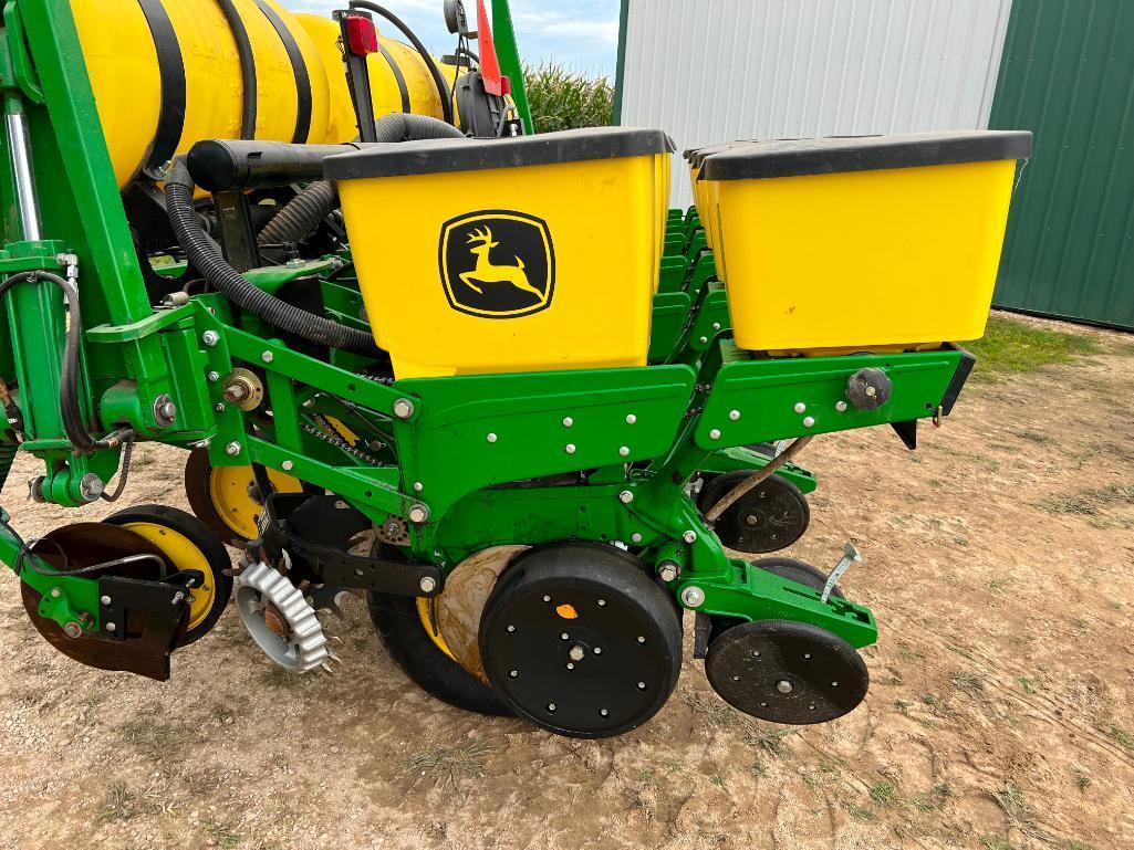 2016 John Deere 1755 6-row corn planter, liquid fertilizer, vacuum, Martin floating row cleaners,