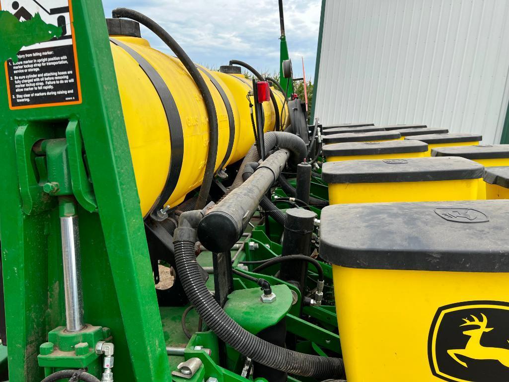 2016 John Deere 1755 6-row corn planter, liquid fertilizer, vacuum, Martin floating row cleaners,