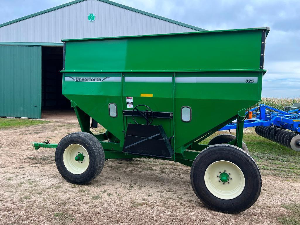 2011 Unverferth 325 gravity wagon, 400-bushel capacity, Unverferth RG 13 4-wheel wagon, 11R22.5