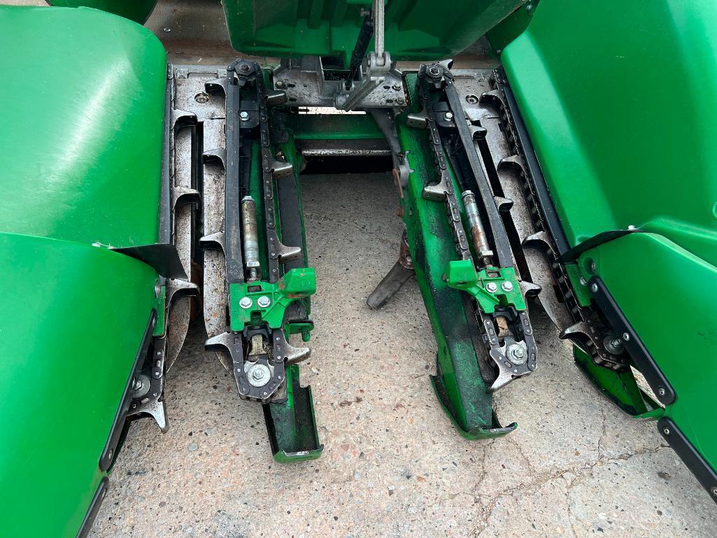 2015 John Deere 606C Stalk Master 6-row chopping corn head, hyd. deck plates, knife rolls, transport