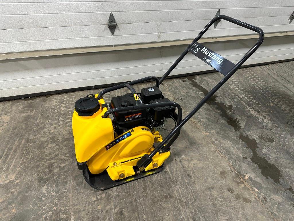 NEW Mustang LF88D gas powered plate compactor, Loncin 196cc engine, water tank.