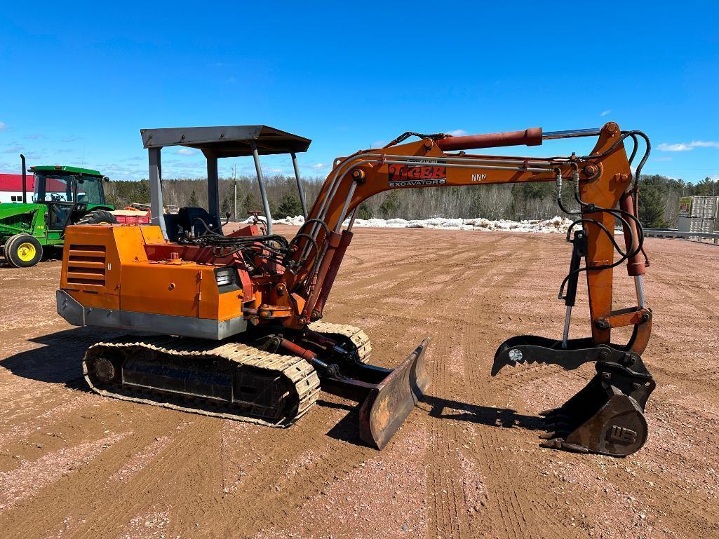 Takeuchi F3 Tiger excavator, OROPS, steel tracks, hyd thumb, front blade, runs & operates, 3,773 hrs