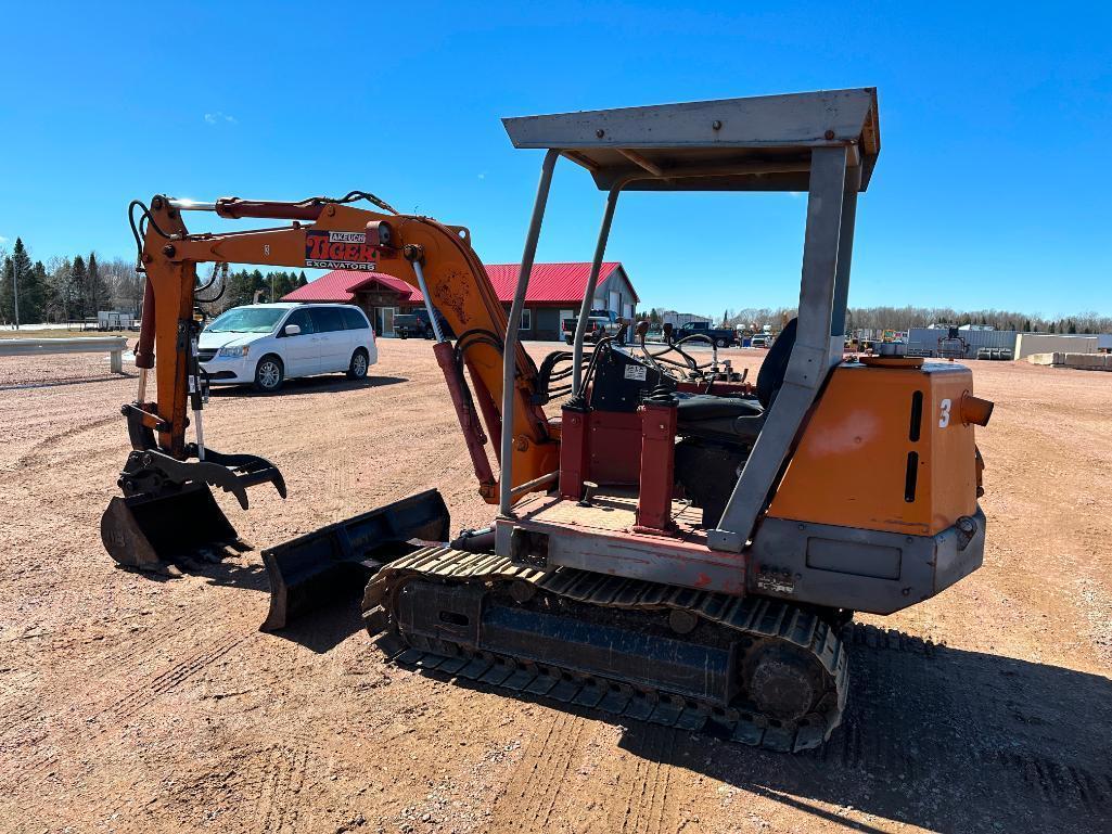 Takeuchi F3 Tiger excavator, OROPS, steel tracks, hyd thumb, front blade, runs & operates, 3,773 hrs