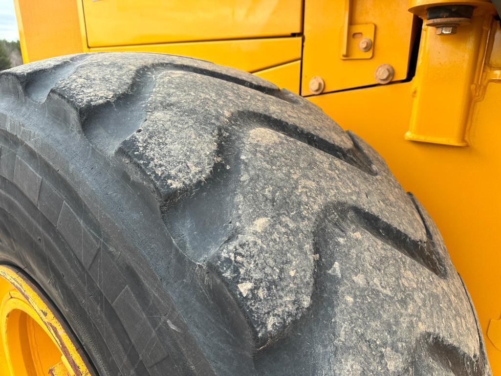 2017 John Deere 724K wheel loader, cab w/AC, 23.5x25 tires, 4-speed powershift trans, GP bucket, 3rd