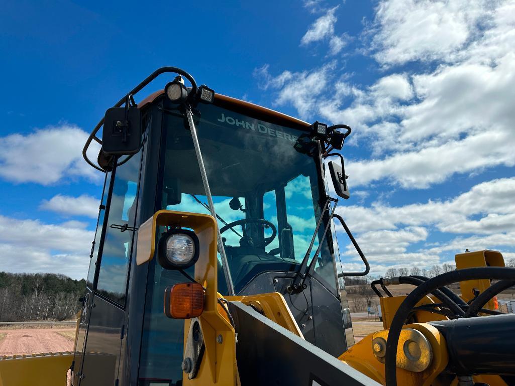 2018 John Deere 544K II wheel loader, cab w/ AC, 20.5x25 tires, 4-spd powershift trans, JRB quick