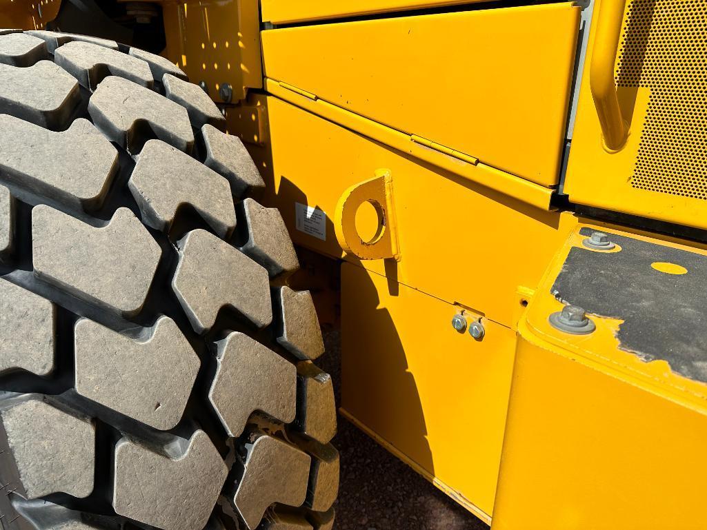 2018 John Deere 544K II wheel loader, cab w/ AC, 20.5x25 tires, 4-spd powershift trans, JRB quick