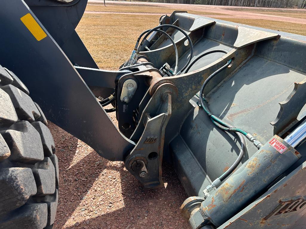 2018 John Deere 544K II wheel loader, cab w/ AC, 20.5x25 tires, 4-spd powershift trans, JRB quick