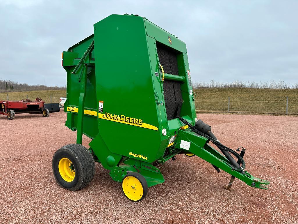 2005 John Deere 467 round baler, twine tie, bale kicker, Mega Wide pickup, 540 PTO, SN: