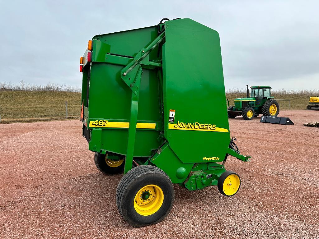 2005 John Deere 467 round baler, twine tie, bale kicker, Mega Wide pickup, 540 PTO, SN: