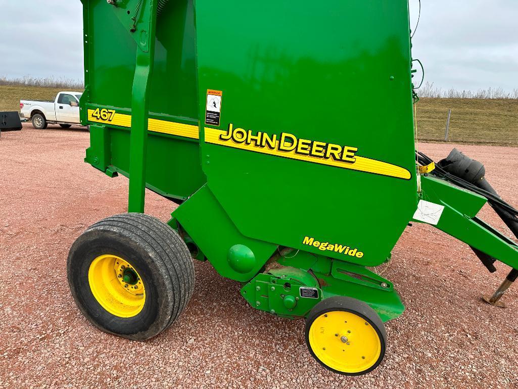 2005 John Deere 467 round baler, twine tie, bale kicker, Mega Wide pickup, 540 PTO, SN: