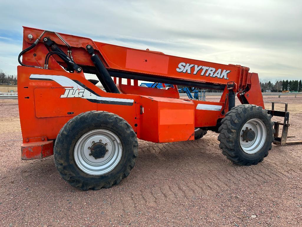 2006 Skytrak 6042 telehandler, OROPS, 4x4, 6,000 lb. capacity, 42' lift, Cummins diesel engine,