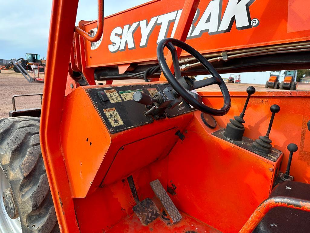 2006 Skytrak 6042 telehandler, OROPS, 4x4, 6,000 lb. capacity, 42' lift, Cummins diesel engine,