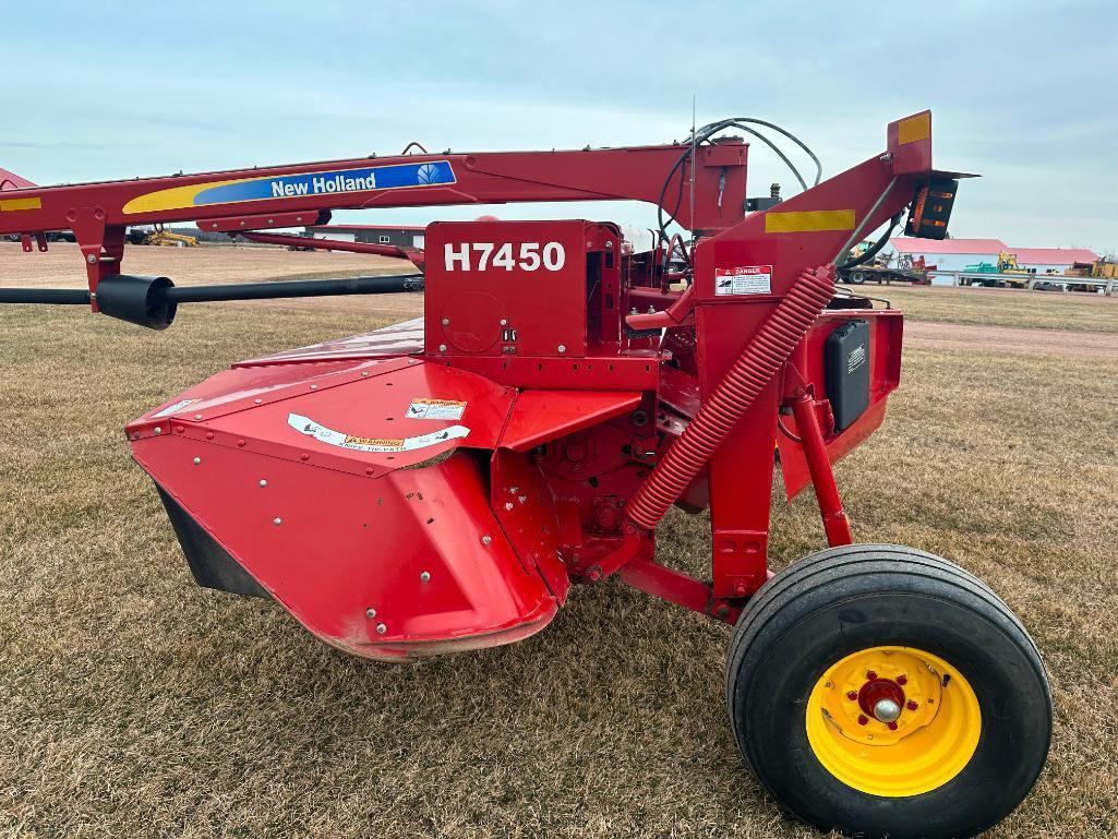 2014 New Holland H7450 13' discbine, hydra swing, rubber rolls SN: YDN098575.