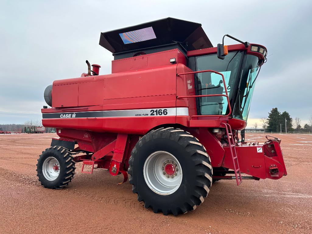 1995 Case IH 2166 combine, CHA, 30.5L-32 drive tires, 3-spd hydro trans, Cummins diesel engine,