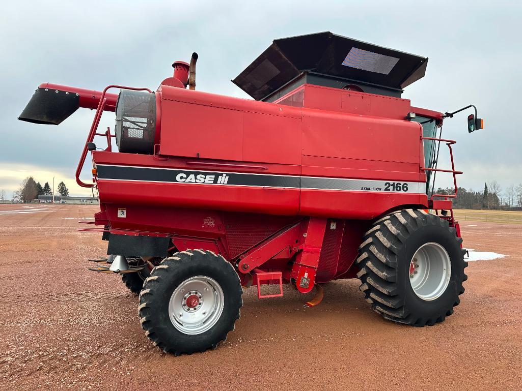 1995 Case IH 2166 combine, CHA, 30.5L-32 drive tires, 3-spd hydro trans, Cummins diesel engine,