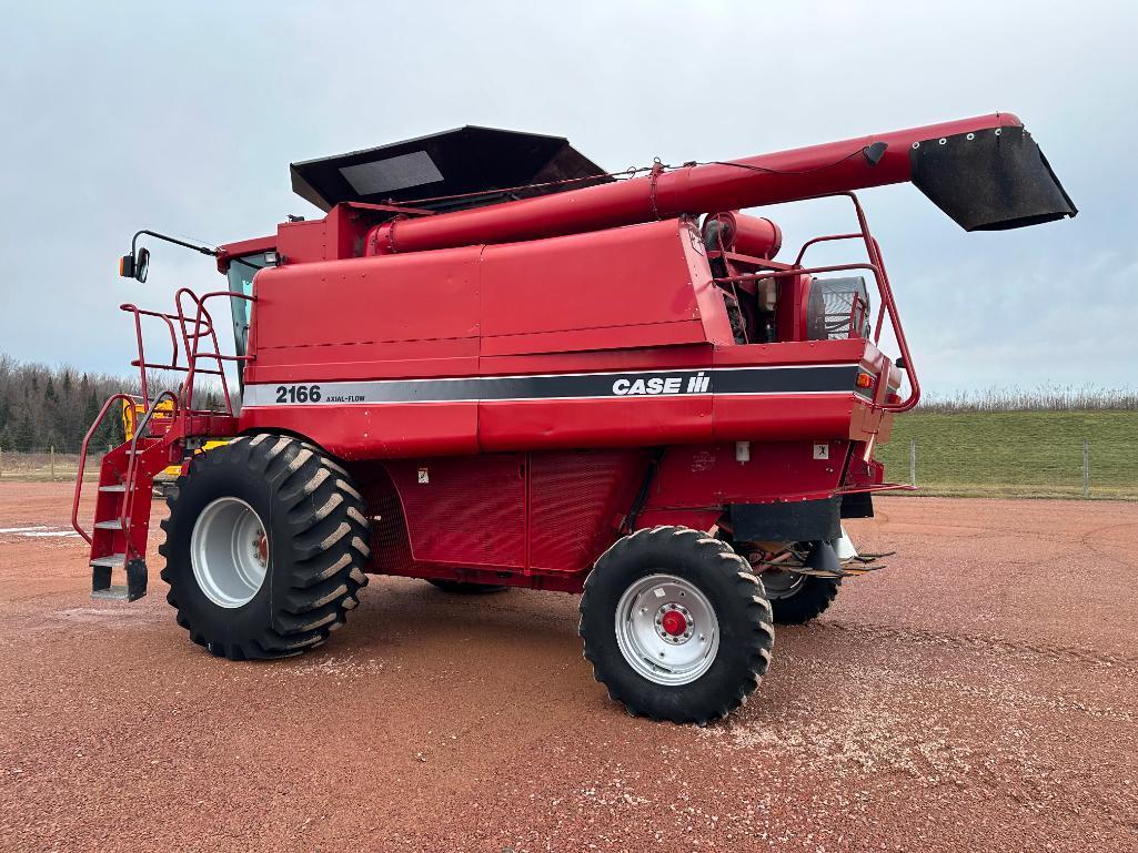 1995 Case IH 2166 combine, CHA, 30.5L-32 drive tires, 3-spd hydro trans, Cummins diesel engine,