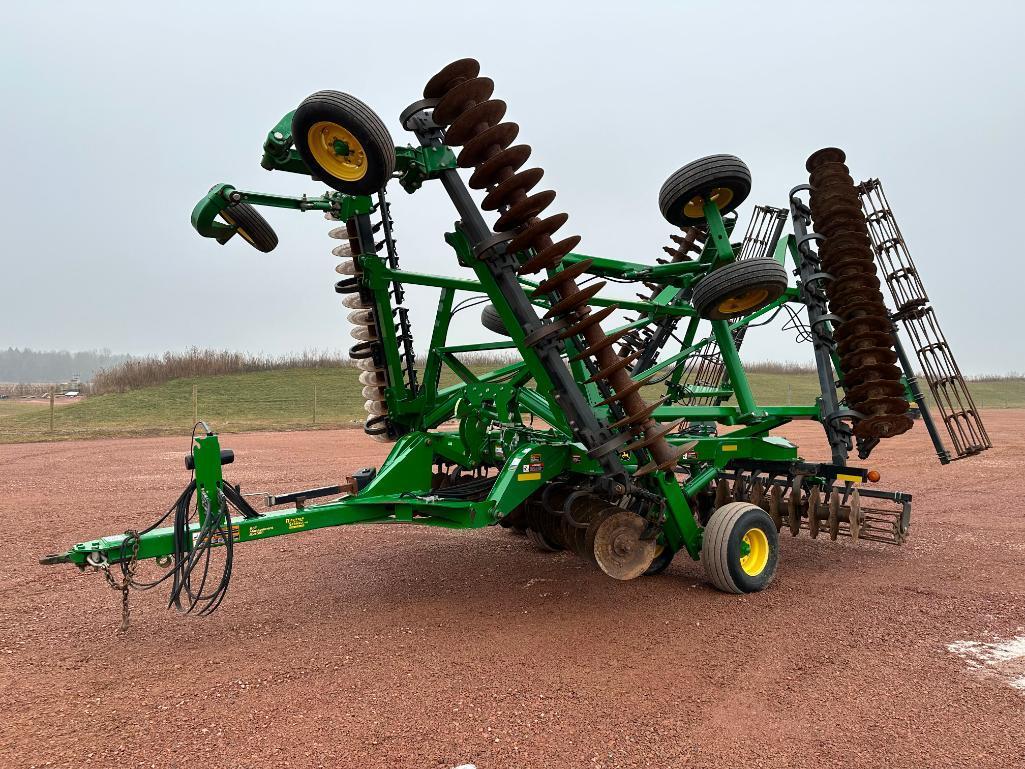 2015 John Deere 2623 VT 33'7" vertical till disk, hyd adjust gangs, hyd adjust rolling baskets,