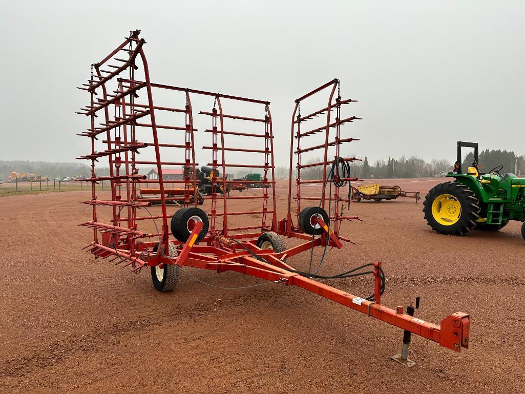 McFarlane HDL-22 22' pull type spike tooth harrow, gauge wheels, hyd lift, SN: 6031.