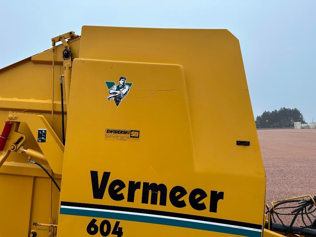 Vermeer 604L round baler, 4'x6' bale, bale kicker, 540 PTO, crowding wheels, twine tie,