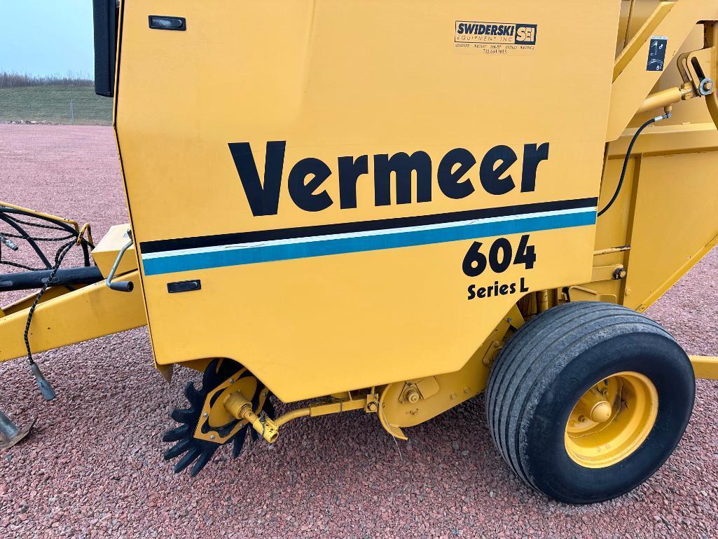 Vermeer 604L round baler, 4'x6' bale, bale kicker, 540 PTO, crowding wheels, twine tie,