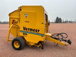 Vermeer 604L round baler, 4'x6' bale, bale kicker, 540 PTO, crowding wheels, twine tie,