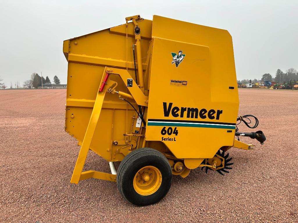 Vermeer 604L round baler, 4'x6' bale, bale kicker, 540 PTO, crowding wheels, twine tie,