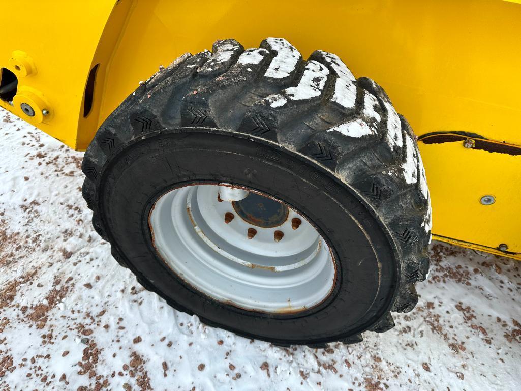 2015 Wacker Neuson SW28 skid steer, cab w/AC, high flow aux hyds, 2-spd, hyd quick coupler, Perkins