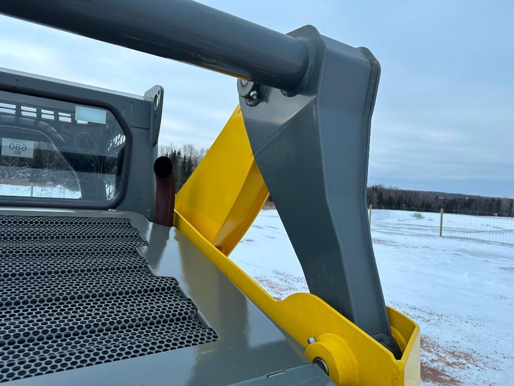 2015 Wacker Neuson SW28 skid steer, cab w/AC, high flow aux hyds, 2-spd, hyd quick coupler, Perkins