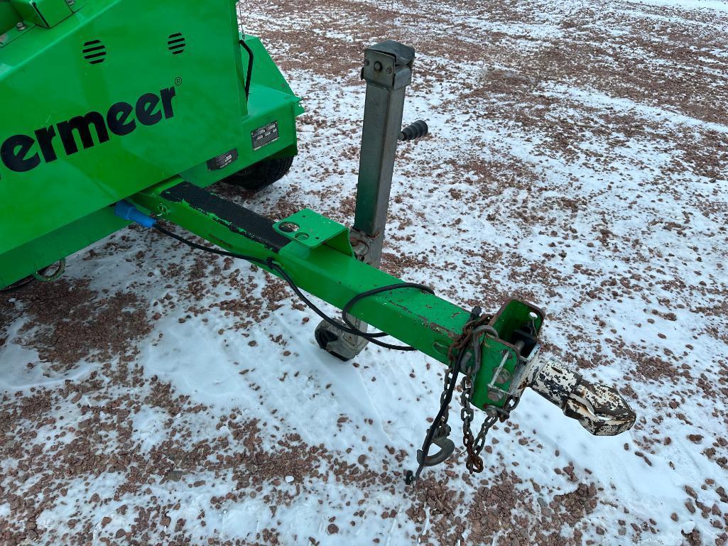 2016 Vermeer BC700XL portable wood chipper, Kohler gas engine, 6" feed opening, hyd roll feed,